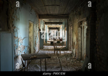 Vue de l'intérieur de l'hôpital abandonné 126 à Tchernobyl, en Ukraine. Banque D'Images