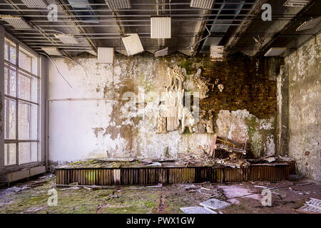 Vue de l'intérieur de l'hôpital abandonné 126 à Tchernobyl, en Ukraine. Banque D'Images