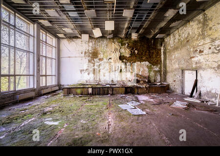 Vue de l'intérieur de l'hôpital abandonné 126 à Tchernobyl, en Ukraine. Banque D'Images