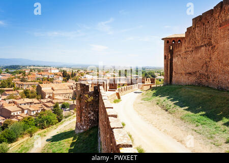 Carcassonne cityscape vue depuis le rempart de fortification médiévale, France, Europe Banque D'Images