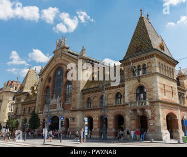 Budapest, Hongrie - 4 août 2018 : extérieur du marché dans la ville. Le Marché Central (en hongrois Nagycsarnok) est le plus grand et le plus ancien couvrir Banque D'Images