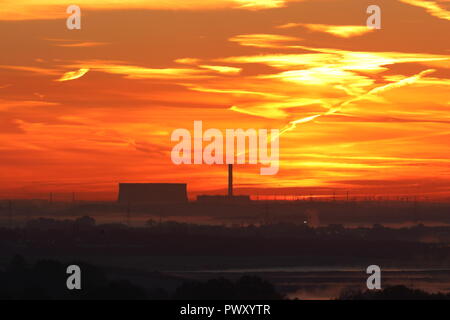 La centrale électrique d'Eggborough, Leeds. 18 Oct 2018. Météo France : Power Station d'Eggborough Rothwell Country Park à Leeds : Crédit Yorkshire Pics/Alamy Live News Banque D'Images