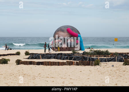 Plage de Tamarama, Sydney, Australie, le 18 Oct 2018 Sculpture par la mer, la plage de Tamarama,le plus grand libre, annuel au public, exposition de sculptures en plein air, avait son lancement médiatique dans le parc de la plage de Tamarama aujourd'hui. Lors du lancement, le bénéficiaire de l'Aqualand Sculpture Prix, qui a augmenté de 70 000 $ cette année sera annoncé. Le lancement offrira un premier regard à crédit : Paul Lovelace/Alamy Live News Banque D'Images