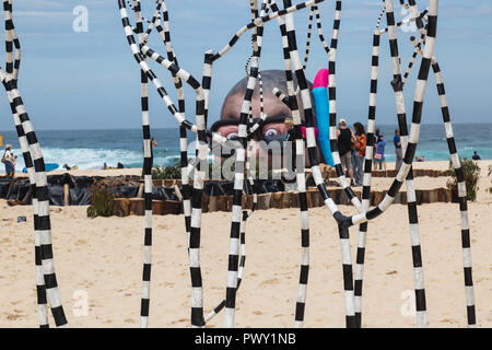 Plage de Tamarama, Sydney, Australie, le 18 Oct 2018 Sculpture par la mer, la plage de Tamarama,le plus grand libre, annuel au public, exposition de sculptures en plein air, avait son lancement médiatique dans le parc de la plage de Tamarama aujourd'hui. Lors du lancement, le bénéficiaire de l'Aqualand Sculpture Prix, qui a augmenté de 70 000 $ cette année sera annoncé. Le lancement offrira un premier regard à crédit : Paul Lovelace/Alamy Live News Banque D'Images