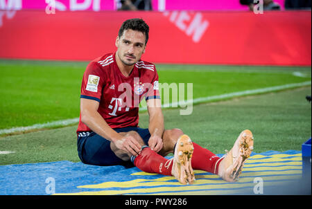 Munich, Allemagne. 06 Oct, 2018. 6 octobre 2018 : Muenchen, Allianz Arena Football Bundesliga : 1er, 7e journée : le Bayern Munich - Borussia Mönchengladbach : Muenchens Mats Hummels. DFL RÈGLEMENT INTERDIT TOUTE UTILISATION DE PHOTOGRAPHIE COMME DES SÉQUENCES D'IMAGES ET/OU QUASI VIDÉO. (Remarque : L'UTILISATION DE PHOTO FONCTION UNIQUEMENT APRÈS LE RETOUR DE LANGUE) Crédit : Thomas Eisenhuth/dpa/Alamy Live News Banque D'Images