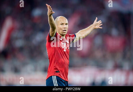 Munich, Allemagne. 06 Oct, 2018. 6 octobre 2018 : Muenchen, Allianz Arena Football Bundesliga : 1er, 7e journée : le Bayern Munich - Borussia Mönchengladbach : Muenchens Arjen Robben. DFL RÈGLEMENT INTERDIT TOUTE UTILISATION DE PHOTOGRAPHIE COMME DES SÉQUENCES D'IMAGES ET/OU QUASI VIDÉO. (Remarque : L'UTILISATION DE FONDS PHOTO UNIQUEMENT APRÈS RETOUR LANGUE) Crédit : Thomas Eisenhuth | utilisée dans le monde entier/dpa/Alamy Live News Banque D'Images