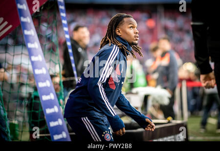 Munich, Allemagne. 06 Oct, 2018. 6 octobre 2018 : Muenchen, Allianz Arena Football Bundesliga : 1er, 7e journée : le Bayern Munich - Borussia Mönchengladbach : Muenchens Renato Sanches. DFL RÈGLEMENT INTERDIT TOUTE UTILISATION DE PHOTOGRAPHIE COMME DES SÉQUENCES D'IMAGES ET/OU QUASI VIDÉO. (Remarque : L'UTILISATION DE FONDS PHOTO UNIQUEMENT APRÈS RETOUR LANGUE) Crédit : Thomas Eisenhuth | utilisée dans le monde entier/dpa/Alamy Live News Banque D'Images