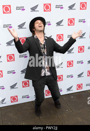 Londres, Royaume-Uni. 17 octobre 2018. La Maison ronde de Chalk Farm gaz Coombes arrive aux Q Awards 2018 en association avec Absolute radio People in Picture: Gaz Coombes crédit: Dean Fardell / Alay Live News Banque D'Images