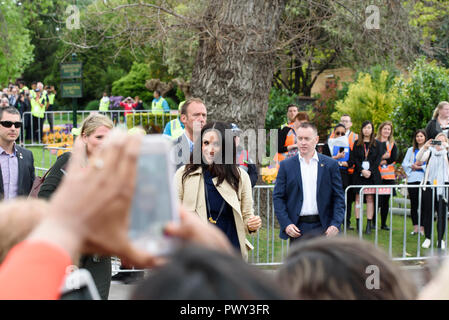 Melbourne, Australie. 18 Oct 2018. Duc et Duchesse de Sussex visiter Melbourne, Australie 18 Oct 2018 Meghan arrive pour saluer la foule à l'extérieur du gouvernement. Crédit : Robyn Charnley/Alamy Live News Banque D'Images