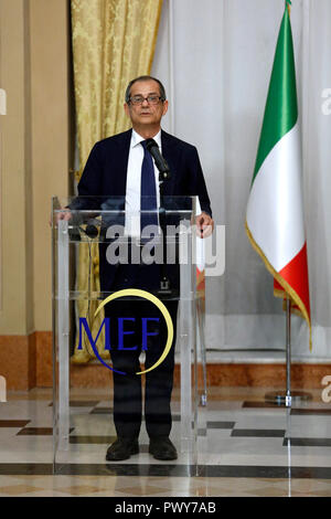 Giovanni Tria Rome 18 octobre 2018. Le ministre italien de l'économie rencontre le commissaire européen aux affaires économiques et financières. Foto Samantha Zucchi Insidefoto insidefoto Crédit : srl/Alamy Live News Banque D'Images
