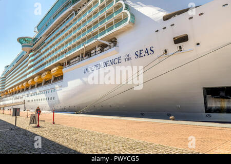 Royal Caribbean Cruise ship Indépendance de la mer amarré à Vigo Espagne Banque D'Images