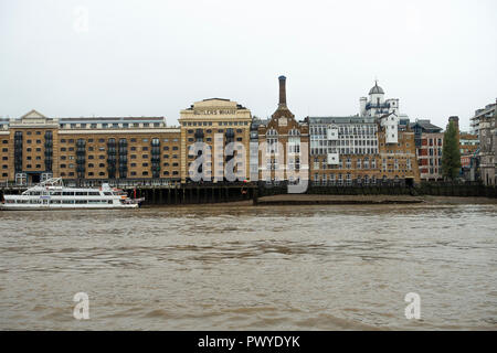 La célèbre Butler's Wharf sur la rive sud de la Tamise près de Tower Bridge Londres Angleterre Royaume-Uni UK Banque D'Images