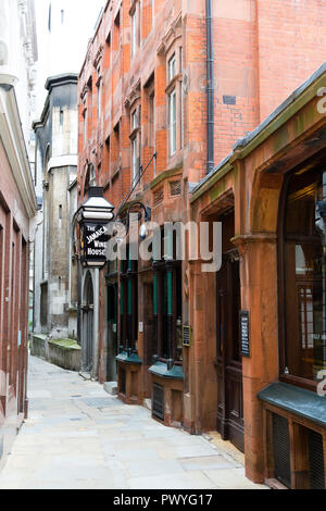 Londres, Royaume-Uni. Avant de la Jamaica Wine House à St Michael's Alley dans la ville de Londres. Banque D'Images