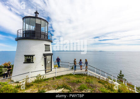 Les Owls Head Light est une aide active à la navigation à l'entrée de Rockland Harbor sur l'ouest de Penobscot Bay dans la ville d'Owls Head, Knox Banque D'Images