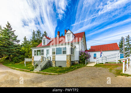 Keepers maison construite 1854 à Owls Head Lighthouse à Owls Head Light State Park à l'Ouest sur la baie de Penobscot, dans le Maine aux États-Unis Banque D'Images