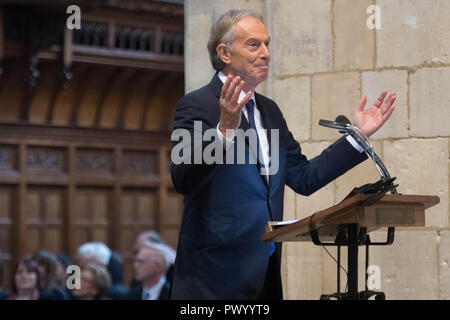 L'ancien Premier Ministre Tony Blair parle pendant le service commémoratif à la cathédrale de Southwark, Londres pour l'ex-secrétaire de la culture, la Baronne, Tessa Jowell. Banque D'Images