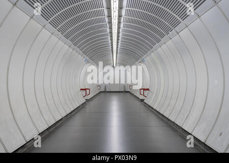 Le métro de Vienne qui couvre la zone métropolitaine de Vienne, Autriche. Il se compose de cinq lignes d'une longueur totale de 78,5 km comprend : Atmosphère Où : Vienne, Autriche Quand : 17 Sep 2018 Crédit : Oscar Gonzalez/WENN.com Banque D'Images