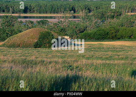 Le Mandan reconstruit earth lodge en sur-A-Slant Village indien sur la rivière Missouri, dans le Dakota du Nord. Photographie Banque D'Images