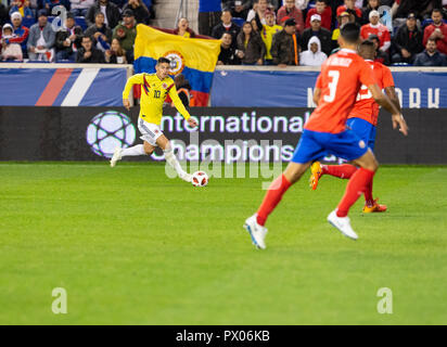 Harrison, NJ - 16 octobre 2018 : James Rodriguez (10 contrôles) de la Colombie au cours de la boule jeu de soccer amical entre le Costa Rica et la Colombie au Red Bull Arena La Colombie a remporté 3 - 1 Banque D'Images
