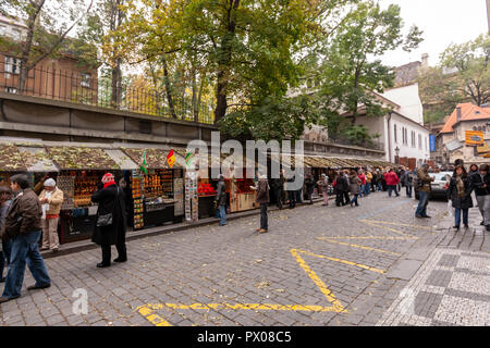 Dans les échoppes de U Starého hřbitova, Synagogue Klausen, Vieux Quartier Juif Josefov, Prague, République tchèque. Banque D'Images