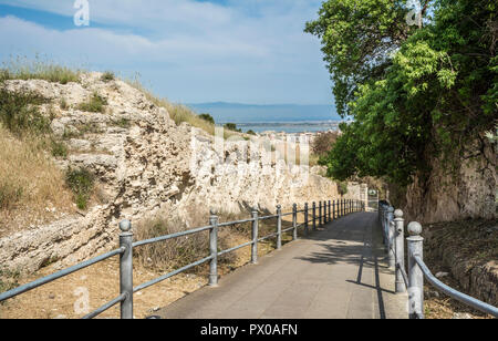 Cagliari, Sardaigne, Italie. La passeggiata, che percorre le mura ovest del quartiere storico di 'Castello'. Italie, Europe Banque D'Images