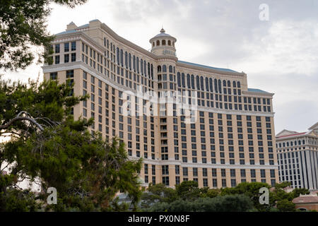 LAS VEGAS, NEVADA - Juillet 9, 2018 : l'extérieur de l'hôtel Bellagio et Casino le long de la Strip de Las Vegas sous un ciel couvert journée d'été. C'est l'un des lu Banque D'Images