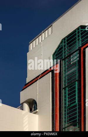 L'extérieur de l'emblématique bâtiment Hoover art déco à Londres, au Royaume-Uni qui a été transformé en appartements par Interrobang Architectes et Webb Yates Engine Banque D'Images