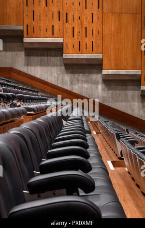 Rangées de sièges dans la chambre de l'Purcell restauré Queen Elizabeth Hall, Southbank Centre, Londres, Royaume-Uni. Banque D'Images