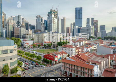 Quartier Central des Affaires de la ville de Singapour, Tanjong Pagar salon avec des gratte-ciel et maisons-boutiques Banque D'Images