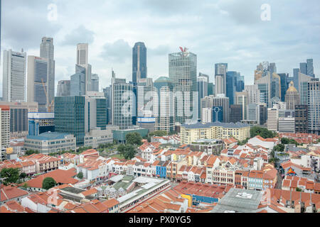 Quartier Central des Affaires de la ville de Singapour, Tanjong Pagar salon avec des gratte-ciel et maisons-boutiques Banque D'Images