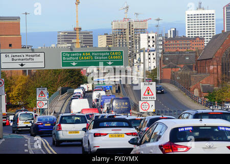 Embouteillage dans le centre-ville de Leeds yorkshire united kindgom Banque D'Images