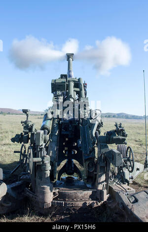 Les membres de la batterie de Charlie, 1er Bataillon, 160e d'infanterie, d'artillerie de la 45e Brigade Combat Team, le feu leur nouveau M777A2 155mm Howitzer lors d'exercices d'entraînement à Fort Sill, Oklahoma, le 27 septembre. Les canons A2 utiliser le GPS pour déterminer leur emplacement faisant la mise en place beaucoup plus rapide pour les équipes des canons et à la réduction des délais entre les missions d'incendie. Ils sont également capables d'incendies coordonnée avec d'autres plates-formes d'artillerie pour inclure le M119A3 105mm Howitzer et le M109A6/7 de paladin. N° okguard okguard @US Army National Guard photo par le Major Geoff Legler Banque D'Images