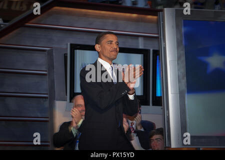 Le sénateur de l'Illinois et futur Président Barrack Obama historique donne un discours lors de la Convention Nationale Démocratique de 2004 au Boston fuir Banque D'Images