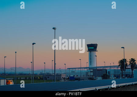 Tirana, Albanie - Décembre 2014 : l'Aéroport International de Tirana Nene Tereza couramment, l'aéroport international de Rinas Banque D'Images