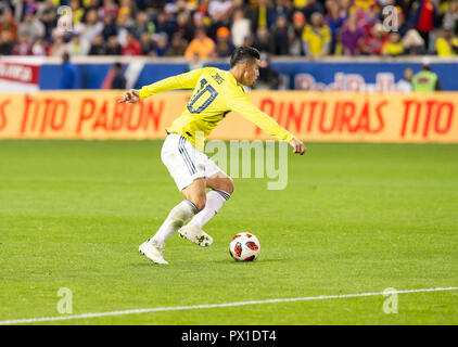 Harrison, NJ - 16 octobre 2018 : James Rodriguez (10 contrôles) de la Colombie au cours de la boule jeu de soccer amical entre le Costa Rica et la Colombie au Red Bull Arena La Colombie a remporté 3 - 1 Banque D'Images