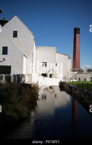 La distillerie de whisky single malt Lagavulin, sur Islay, en Écosse, le 14 octobre 2018. Banque D'Images
