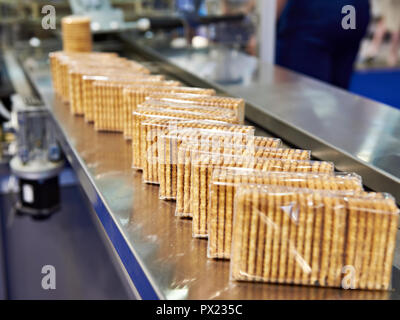 L'emballage des cookies à l'usine Banque D'Images