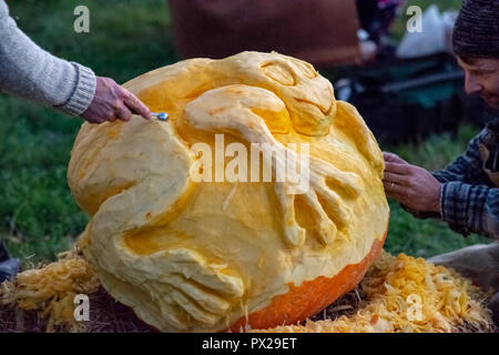 CHADDS FORD, PA - 18 octobre : Le Grand concours de sculpture de citrouille sculpter le 18 octobre 2018 Banque D'Images