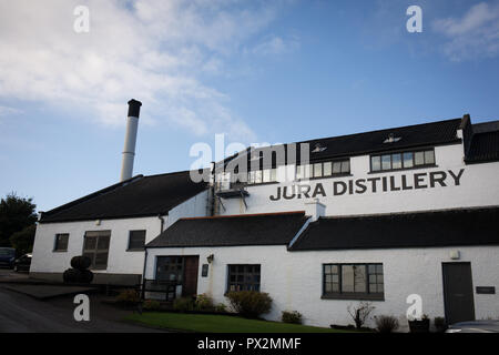 La distillerie de whisky single malt Jura, Isle of Jura, Ecosse, Royaume-Uni. Banque D'Images