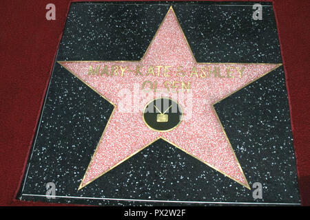 Mary-Kate Olsen, Ashley Olsen 04/29/04 MARY-Kate Olsen et Ashley Olsen honoré avec une étoile sur le Hollywood Walk of Fame @ Hollywood Blvd., Hollywood Photo de Kazumi Nakamoto/HNW / PictureLux 29 avril 2004 Dossier référence #  33686 834 HNWPLX Banque D'Images