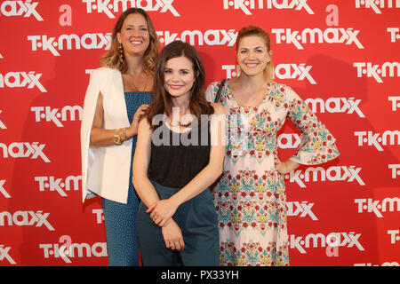TK Maxx parler à l'occasion de la Journée mondiale des enfants az TK Maxx Store Hamburg-Altona Talkrunde anlaesslich TK Maxx des Weltkindertages, TK Maxx Store Hambourg-altona avec : Dana Schweiger, Joyce Ilg, Nina Bott Où : Hambourg, Allemagne Quand : 17 septembre 2018 Credit : Becher/WENN.com Banque D'Images