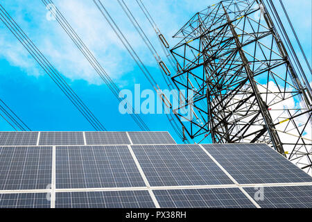 L'énergie renouvelable est une nécessité du monde futur,lumière dorée, l'énergie solaire l'avenir de l'énergie cellulaire, l'électricité produite appliqué permet de transmettre via un Banque D'Images