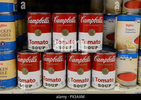 USA, Nebraska, Omaha, Hi-Vee Supermarché, Campbells Tomato Soup Banque D'Images