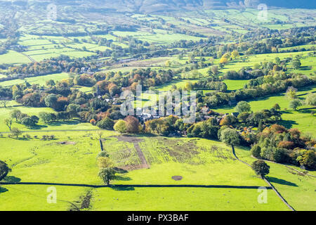 Le village de Edale ci-dessous Kinder scout dans le parc national de Peak District, Derbyshire, Royaume-Uni Banque D'Images