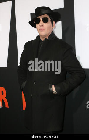 Hollywood, Californie, USA. 17 Oct, 2018. 17 octobre 2018 - Hollywood, Californie, États-Unis - Marilyn Manson pose à l'arrivée pour l'Universal Pictures première de "Halloween" au théâtre chinois. Crédit : Alexander Seyum/ZUMA/Alamy Fil Live News Banque D'Images