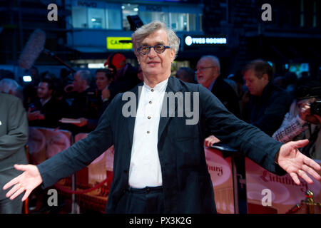 Wim Wenders, directeur, sur le tapis rouge, tapis rouge, Tapis Rouge Show, l'arrivée, arrivée, cérémonie à l'occasion du 90e anniversaire de la Lichtburg à Essen, du cinéma dans le monde entier d'utilisation | Banque D'Images