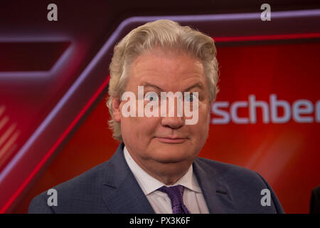 Cologne, Allemagne. 17 Oct, 2018. Sigmund Gottlieb, ancien présentateur ARD, portrait, portrait, portrait, seule image tronquée, seul motif, dans l'émission MAISCHBERGER, ARD, thème de l'émission : Watschn fÃ r die Volksparteien : Qui a besoin d'Union européenne et le SPD ? Utilisation dans le monde entier | Credit : dpa/Alamy Live News Banque D'Images