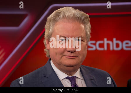 Cologne, Allemagne. 17 Oct, 2018. Sigmund Gottlieb, ancien présentateur ARD, portrait, portrait, portrait, seule image tronquée, seul motif, dans l'émission MAISCHBERGER, ARD, thème de l'émission : Watschn fÃ r die Volksparteien : Qui a besoin d'Union européenne et le SPD ? Utilisation dans le monde entier | Credit : dpa/Alamy Live News Banque D'Images