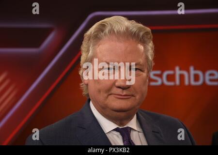 Cologne, Allemagne. 17 Oct, 2018. Sigmund Gottlieb, ancien présentateur ARD, portrait, portrait, portrait, seule image tronquée, seul motif, dans l'émission MAISCHBERGER, ARD, thème de l'émission : Watschn fÃ r die Volksparteien : Qui a besoin d'Union européenne et le SPD ? Utilisation dans le monde entier | Credit : dpa/Alamy Live News Banque D'Images