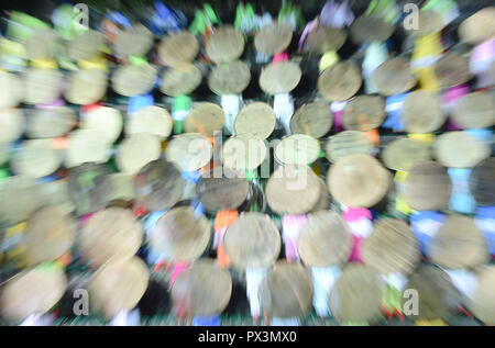 (181019) -- SHANGHAI, le 19 octobre 2018 (Xinhua) -- sur scène des acteurs de l'outdoor show musical 'Impression Da Hong Pao' dans Wuyishan City, province de Fujian en Chine du sud-est, le 18 octobre 2018. (Xinhua/Chanson Weiwei)gxn) Banque D'Images